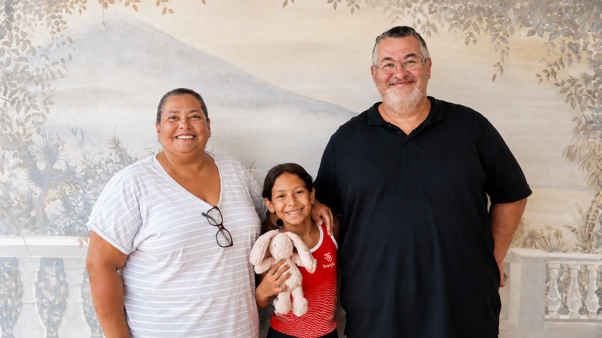 Family with a child during their stay at Villa Larnia