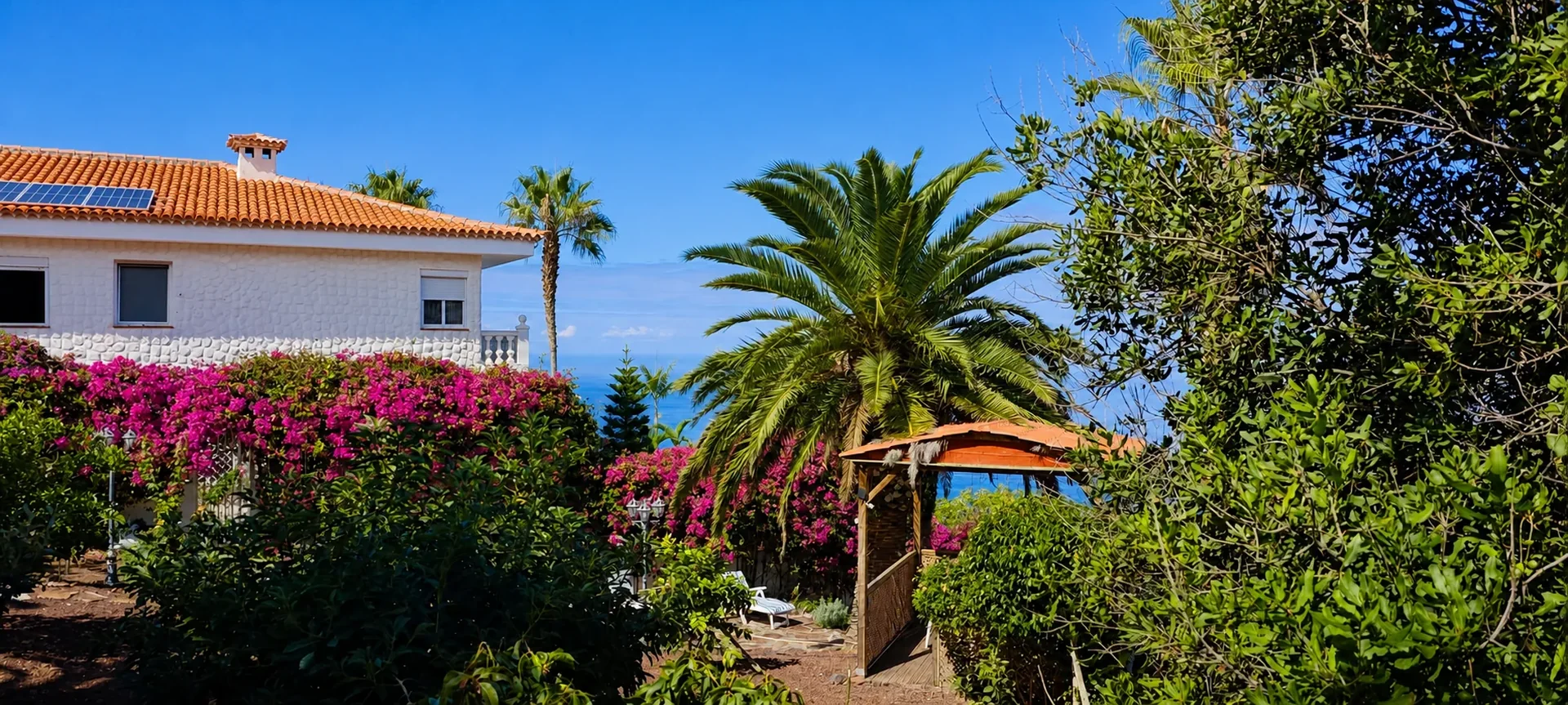 Palm garden and pavilion with a view towards the Atlantic