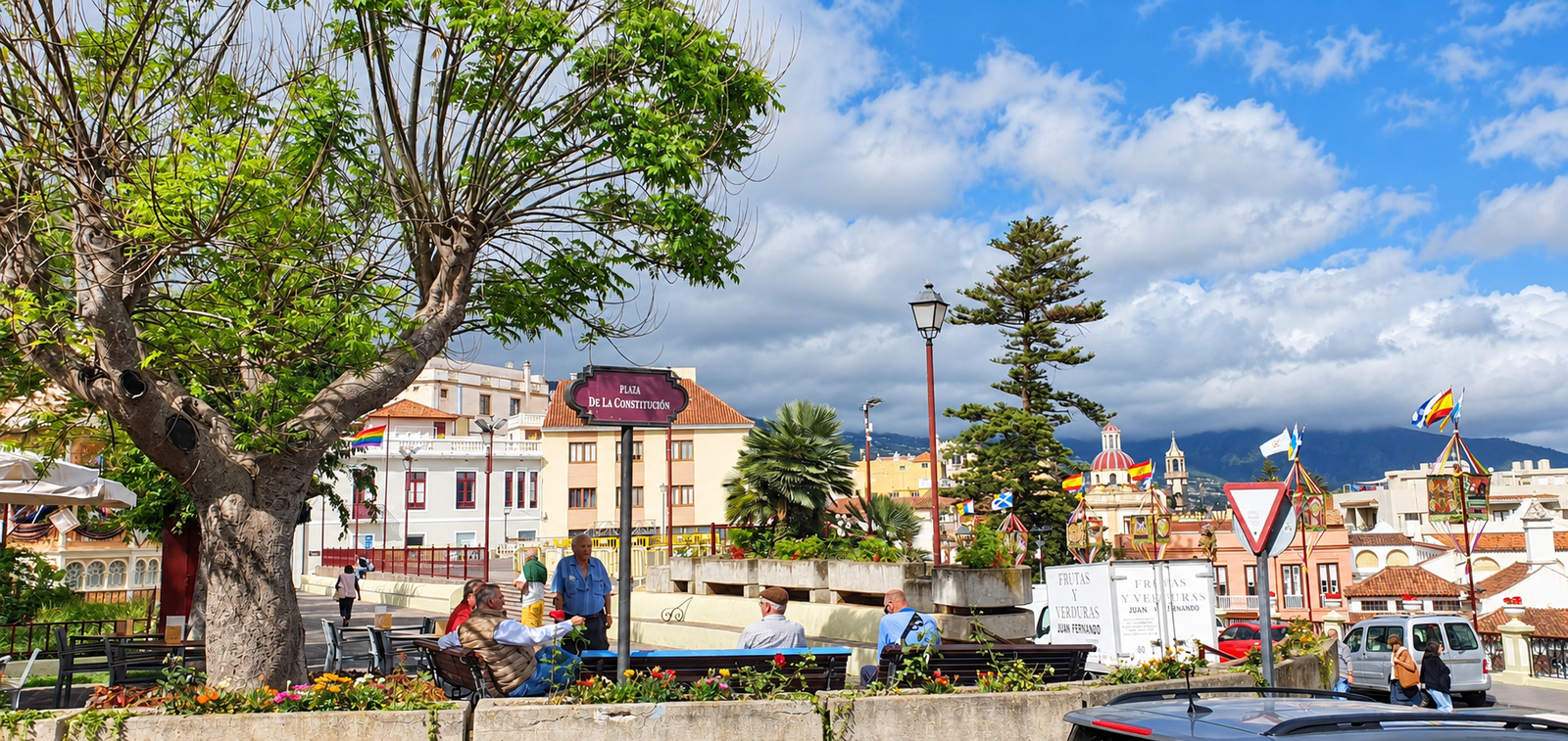 Life on Plaza de la Constitución in La Orotava