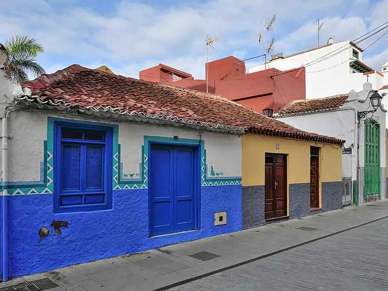Colourful Calle Mequinez